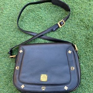 ❤️sold❤️MCM leather black crossbody